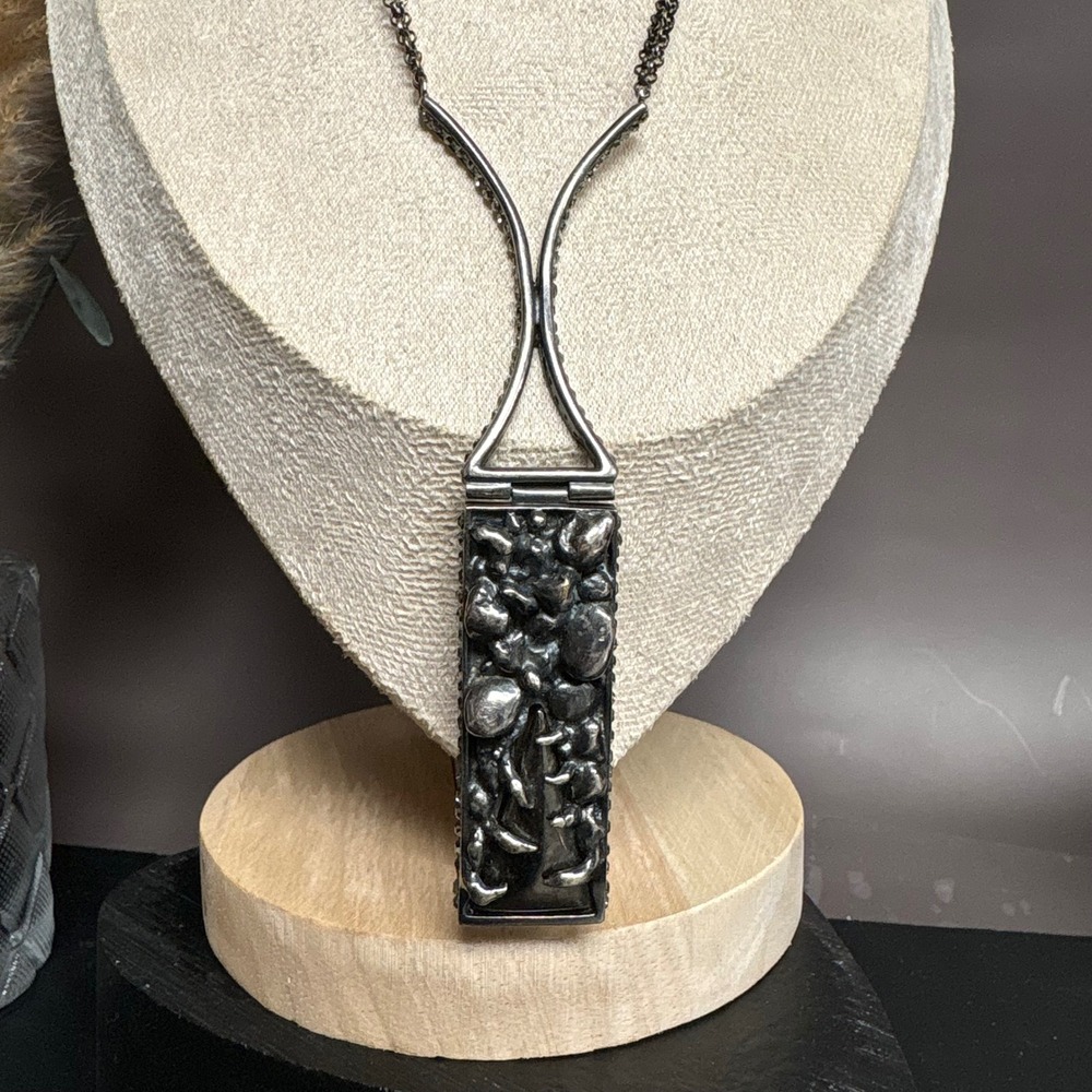 Cris Barros‎ Gunmetal Pendant Necklace | Made in Brazil Abstract Statement